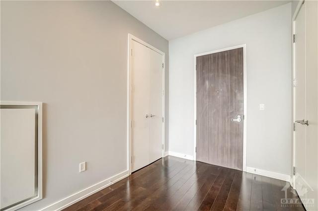2002 - 111 Champagne Avenue S, Condo with 4 bedrooms, 2 bathrooms and 2 parking in Ottawa ON | Image 2