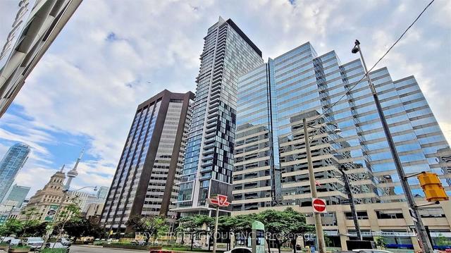 1107 - 426 University Ave, Condo with 1 bedrooms, 1 bathrooms and 0 parking in Toronto ON | Image 1