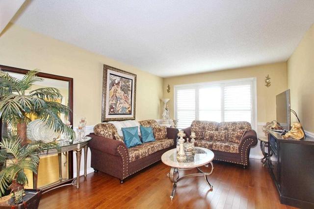 84 Sungold Crt, House detached with 4 bedrooms, 5 bathrooms and 8 parking in Vaughan ON | Image 6