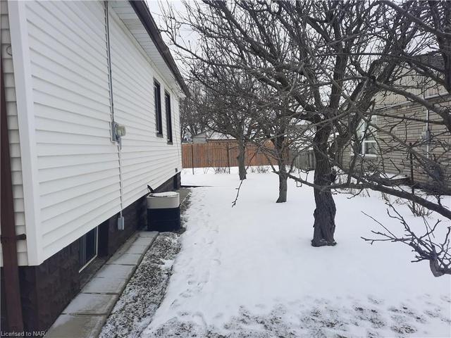 562 Broadway Street, House detached with 2 bedrooms, 1 bathrooms and 5 parking in Welland ON | Image 15