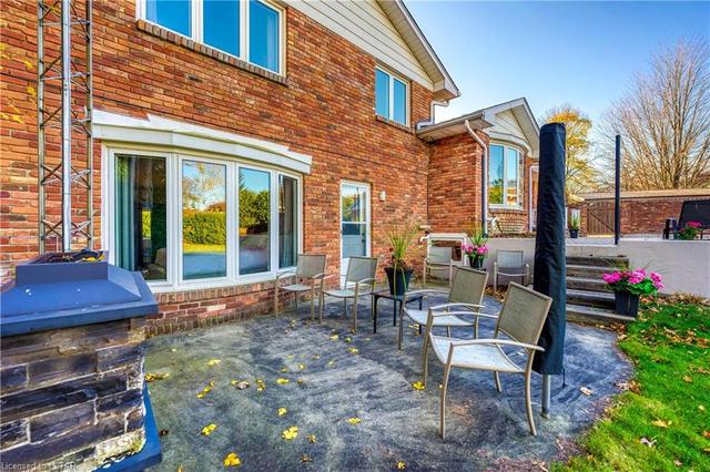 914 Varsity Crescent, House detached with 6 bedrooms, 2 bathrooms and 12 parking in Sarnia ON | Image 25