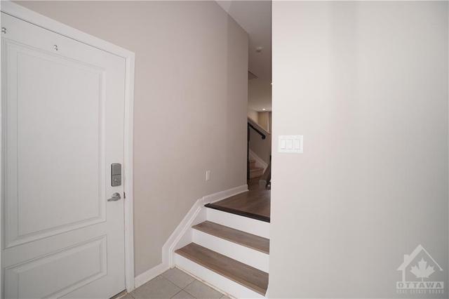 173 Bending Way, Townhouse with 3 bedrooms, 3 bathrooms and 2 parking in Ottawa ON | Image 3