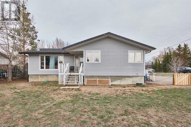 396 8 Street, House detached with 4 bedrooms, 2 bathrooms and 4 parking in Cypress County AB | Card Image