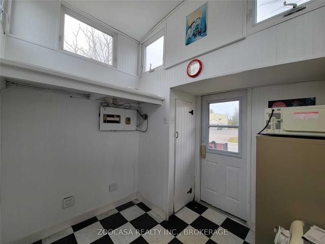 caboose - 43 Main St E, House detached with 0 bedrooms, 0 bathrooms and 1 parking in Milton ON | Image 21