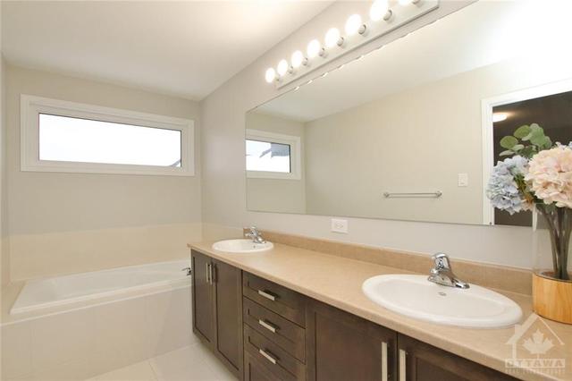 647 Gabriola Way, Townhouse with 3 bedrooms, 3 bathrooms and 3 parking in Ottawa ON | Image 22
