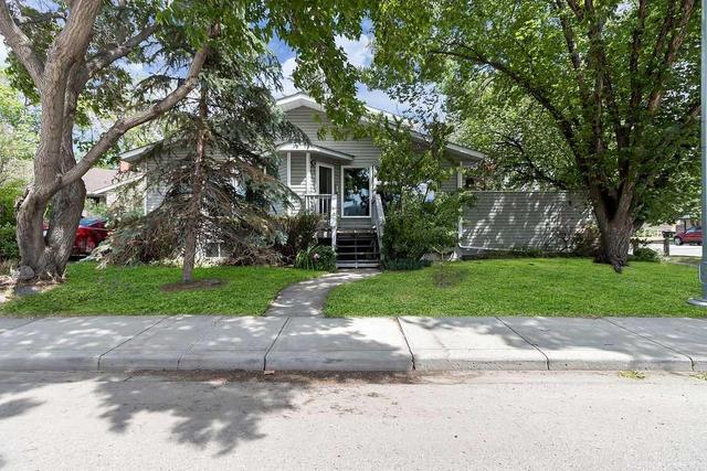4636 Monterey Avenue Nw, House detached with 4 bedrooms, 3 bathrooms and 1 parking in Calgary AB | Image 4