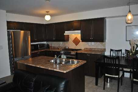 124 Louisbourg Way, Townhouse with 2 bedrooms, 2 bathrooms and 2 parking in Markham ON | Image 2