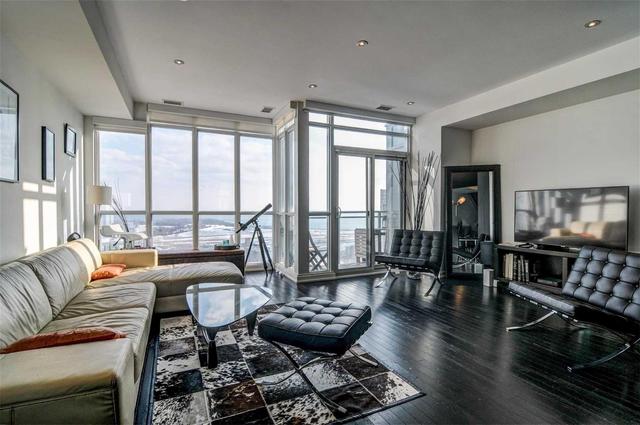 Ph08 - 15 Iceboat Terr, Condo with 2 bedrooms, 3 bathrooms and 2 parking in Toronto ON | Image 4