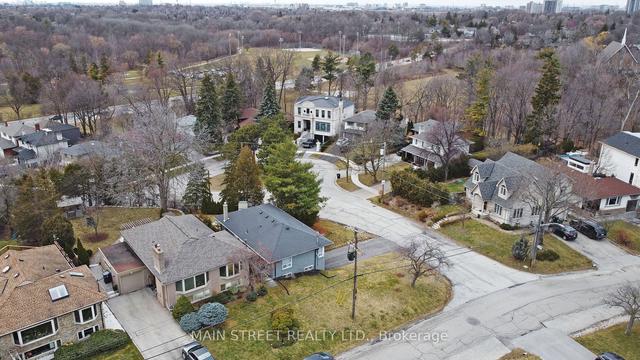 1 Hillavon Dr, House detached with 3 bedrooms, 2 bathrooms and 6 parking in Toronto ON | Image 31