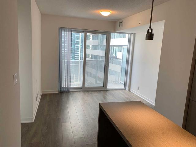 1605 - 100 Harbour St, Condo with 1 bedrooms, 1 bathrooms and 0 parking in Toronto ON | Image 5