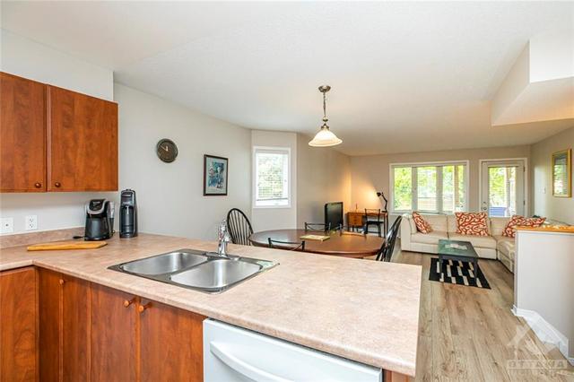 92 Strathaven Private, House attached with 3 bedrooms, 2 bathrooms and 1 parking in Ottawa ON | Image 4