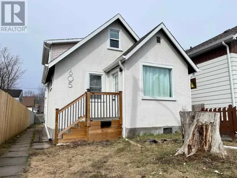 605 Harold St N, House detached with 2 bedrooms, 1 bathrooms and null parking in Thunder Bay ON | Card Image