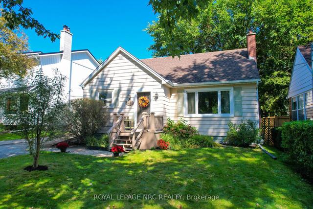 25 College St, House detached with 2 bedrooms, 2 bathrooms and 4 parking in Pelham ON | Image 1