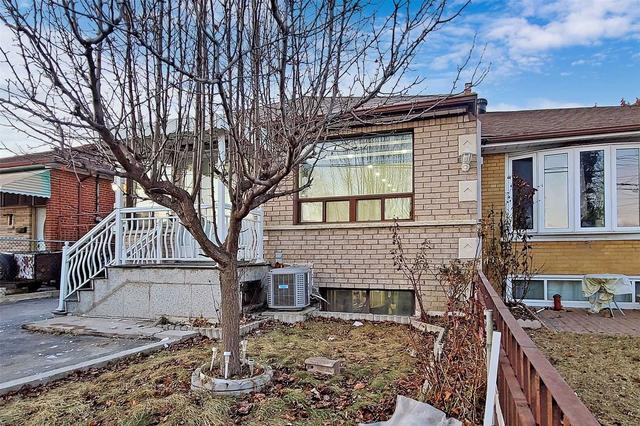 36 Lanyard Rd, House semidetached with 3 bedrooms, 4 bathrooms and 7 parking in Toronto ON | Image 32
