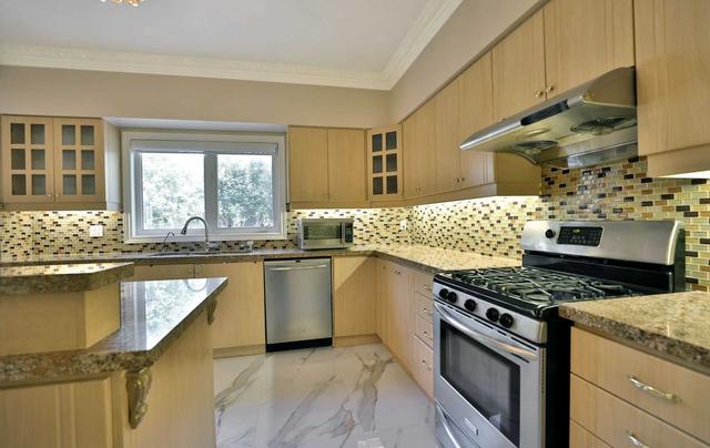 5403 Roanoke Crt, House detached with 5 bedrooms, 5 bathrooms and 9 parking in Mississauga ON | Image 2