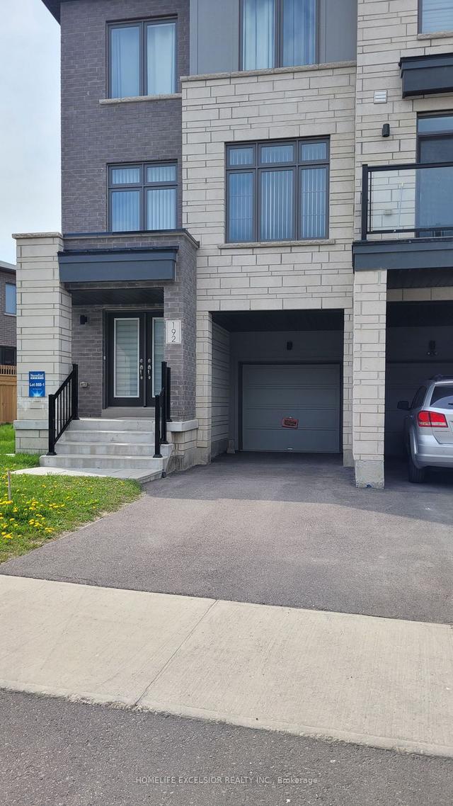 192 Tango Cres, House attached with 3 bedrooms, 4 bathrooms and 3 parking in Newmarket ON | Image 1