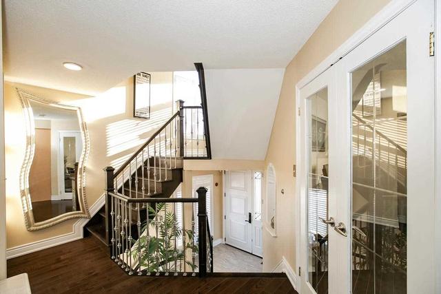 85 Forestgrove Circ, House detached with 3 bedrooms, 4 bathrooms and 6 parking in Brampton ON | Image 2
