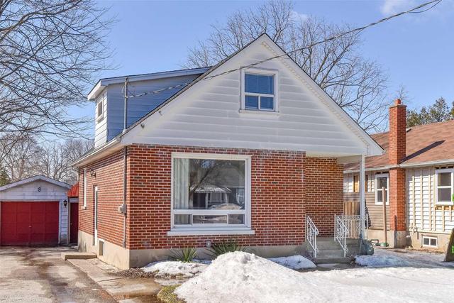 8 Vimy St, House detached with 3 bedrooms, 2 bathrooms and 4 parking in Cambridge ON | Image 1