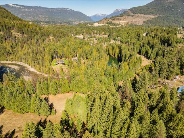 2621 Highway 3a, House detached with 2 bedrooms, 1 bathrooms and null parking in Central Kootenay I BC | Image 16