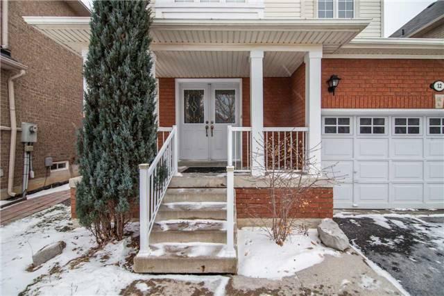 12 Milkweed Cres, House detached with 3 bedrooms, 3 bathrooms and 4 parking in Brampton ON | Image 2