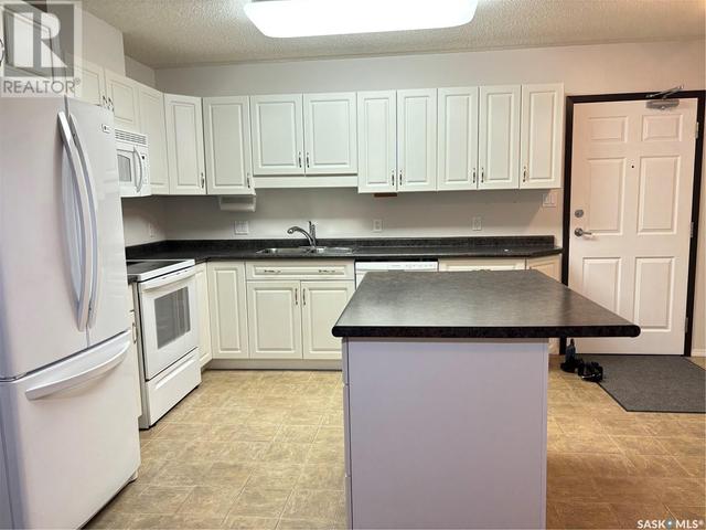 206 - 215 1st Street E, Condo with 2 bedrooms, 2 bathrooms and null parking in Nipawin SK | Image 7