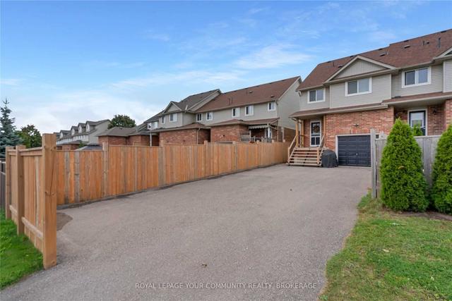 41 Montgomery Blvd, House attached with 3 bedrooms, 3 bathrooms and 5 parking in Orangeville ON | Image 11