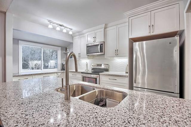 57 Holland River Blvd, House detached with 3 bedrooms, 2 bathrooms and 4 parking in East Gwillimbury ON | Image 2