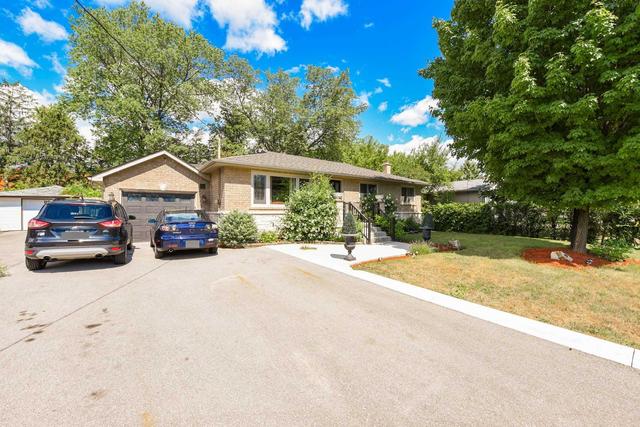 1181 Pinegrove Rd, House detached with 3 bedrooms, 2 bathrooms and 5 parking in Oakville ON | Image 12