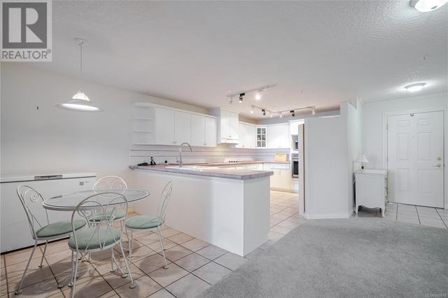 404 - 940 Boulderwood Rise, Condo with 2 bedrooms, 2 bathrooms and 1 parking in Saanich BC | Image 17