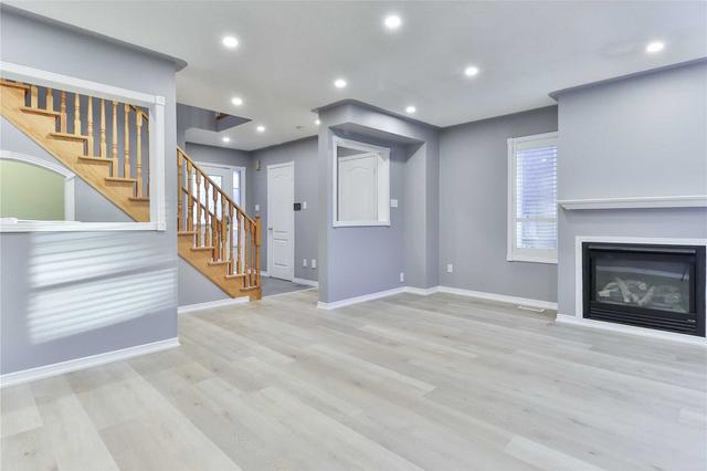 73 Monaco Crt, House attached with 3 bedrooms, 3 bathrooms and 3 parking in Brampton ON | Image 5