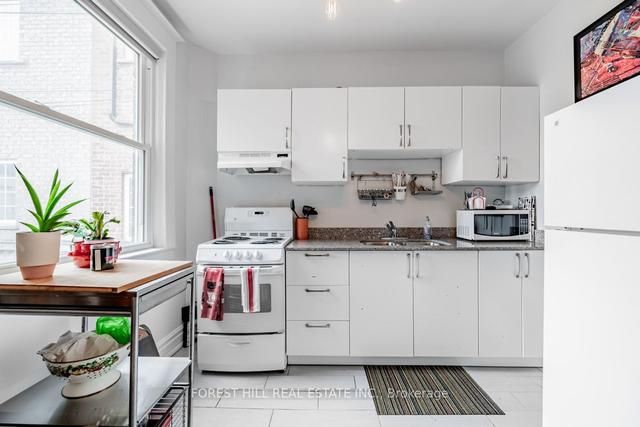691 Ossington Ave, House detached with 3 bedrooms, 3 bathrooms and 1 parking in Toronto ON | Image 4