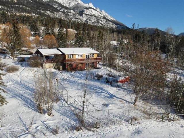 2755 Highway 95, House detached with 2 bedrooms, 1 bathrooms and null parking in East Kootenay G BC | Image 2