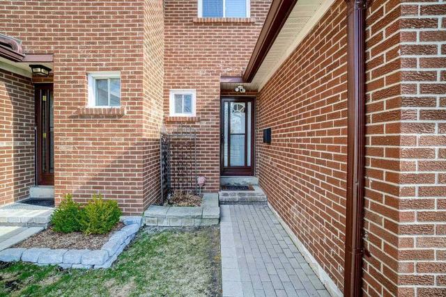 23 - 2688 Bromsgrove Rd, Townhouse with 3 bedrooms, 2 bathrooms and 2 parking in Mississauga ON | Image 2