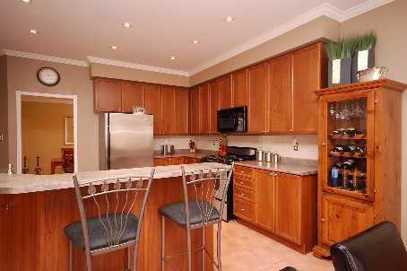 79 Downey Dr, House detached with 4 bedrooms, 3 bathrooms and 2 parking in Whitby ON | Image 4