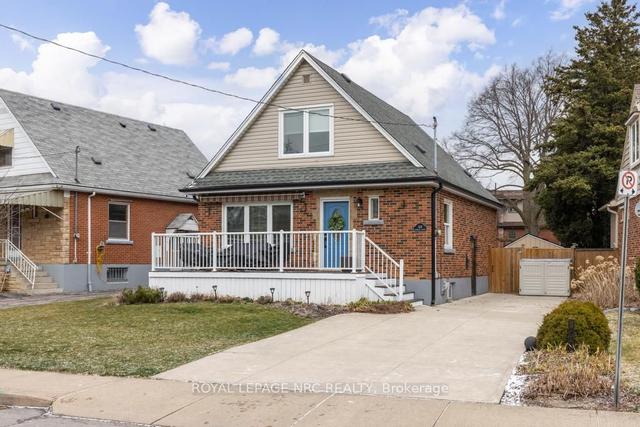 418 Parkdale Ave S, House detached with 3 bedrooms, 3 bathrooms and 3 parking in Hamilton ON | Image 1