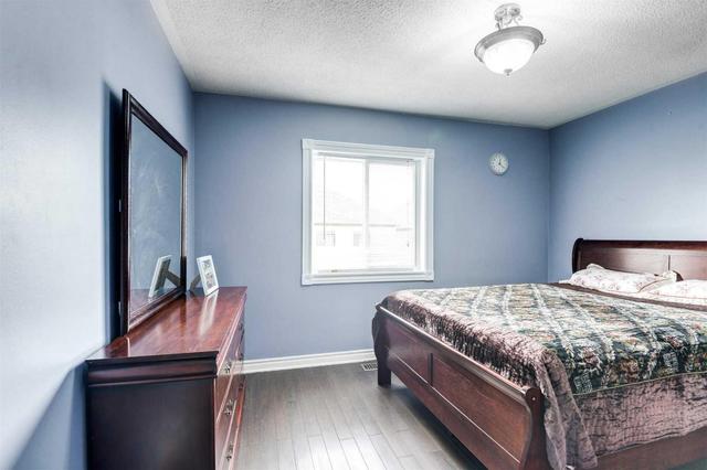 142 Clover Bloom Rd, House attached with 3 bedrooms, 2 bathrooms and 2 parking in Brampton ON | Image 13