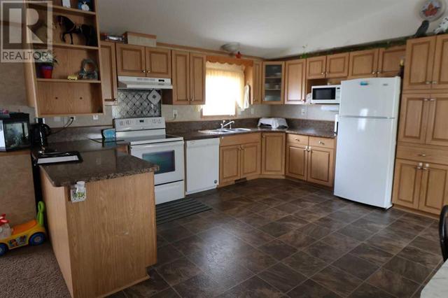 720 2 Street N, House other with 3 bedrooms, 2 bathrooms and 4 parking in Taber MD AB | Image 7
