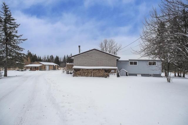 3633 Dawson Road, House detached with 4 bedrooms, 1 bathrooms and null parking in Thunder Bay ON | Card Image