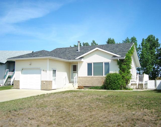415 Regal Crescent, House detached with 3 bedrooms, 3 bathrooms and 3 parking in Trochu AB | Image 2