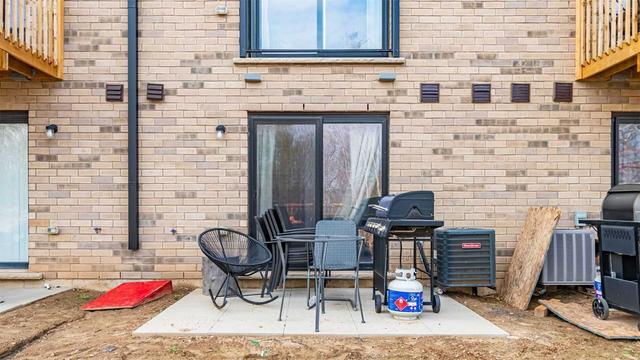 42 Markle Cres, Townhouse with 3 bedrooms, 2 bathrooms and 2 parking in Hamilton ON | Image 25