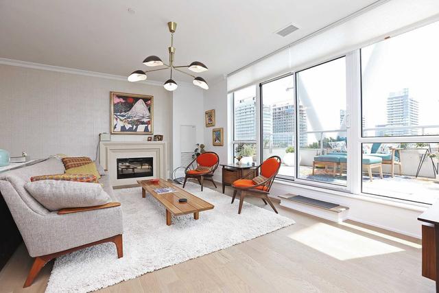 2410 - 101 Erskine Ave, Condo with 2 bedrooms, 3 bathrooms and 2 parking in Toronto ON | Image 2