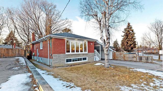 134 Confederation Dr, House detached with 3 bedrooms, 2 bathrooms and 4 parking in Toronto ON | Image 34