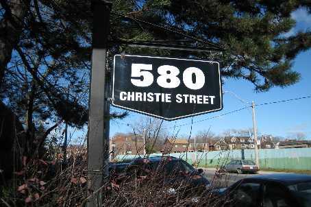 1108 - 580 Christie St, Condo with 1 bedrooms, 1 bathrooms and 1 parking in Toronto ON | Image 2