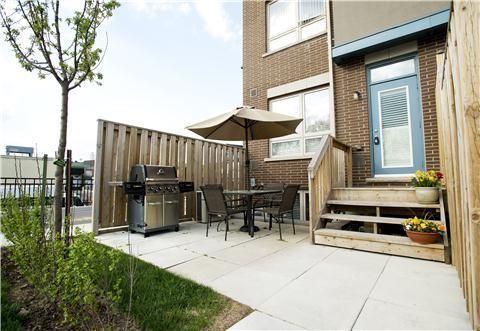 4 - 114 Caledonia Park Rd, Townhouse with 2 bedrooms, 2 bathrooms and 1 parking in Toronto ON | Image 2