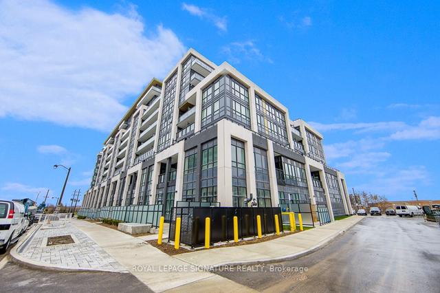 211 - 405 Dundas St, Condo with 3 bedrooms, 2 bathrooms and 1 parking in Oakville ON | Image 1