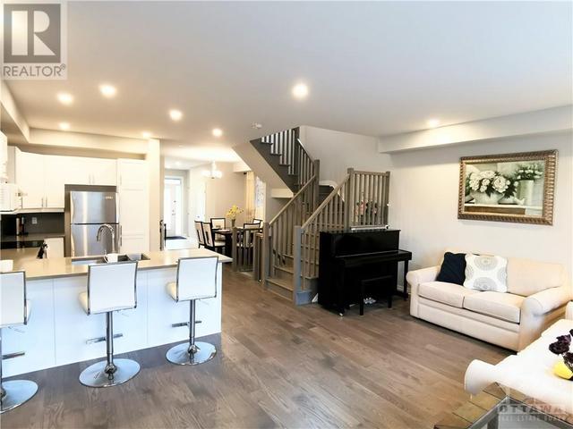 321 Lysander Place, Home with 4 bedrooms, 3 bathrooms and 2 parking in Ottawa ON | Image 11
