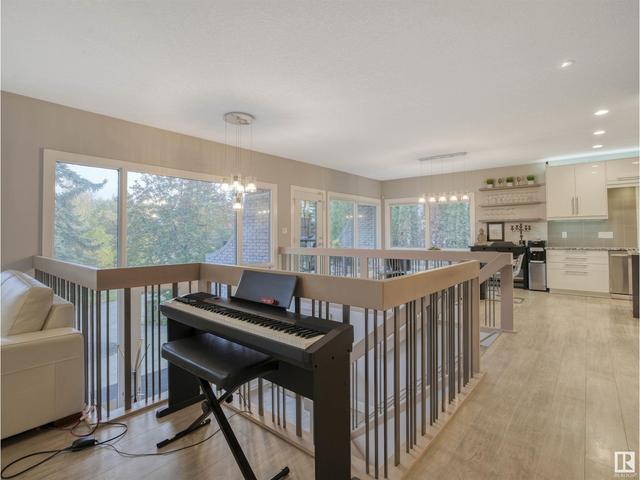 84 Valleyview Cr Nw, House detached with 6 bedrooms, 3 bathrooms and null parking in Edmonton AB | Image 6