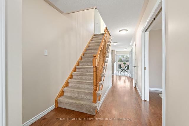32 Cotswold Crt, House detached with 4 bedrooms, 3 bathrooms and 6 parking in Halton Hills ON | Image 15