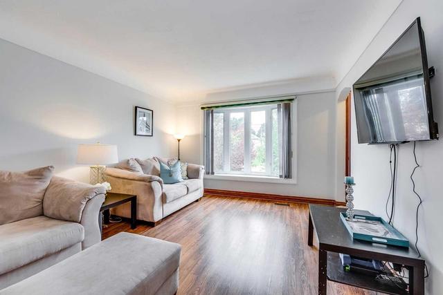209 East 26th St, House detached with 3 bedrooms, 2 bathrooms and 3 parking in Hamilton ON | Image 2