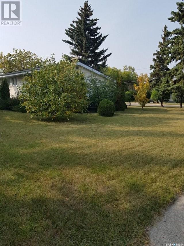 501 5th Avenue E, House detached with 2 bedrooms, 1 bathrooms and null parking in Melville SK | Image 46